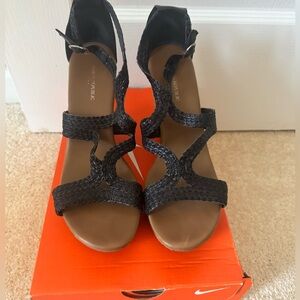 Banana Republic wedges size 9!